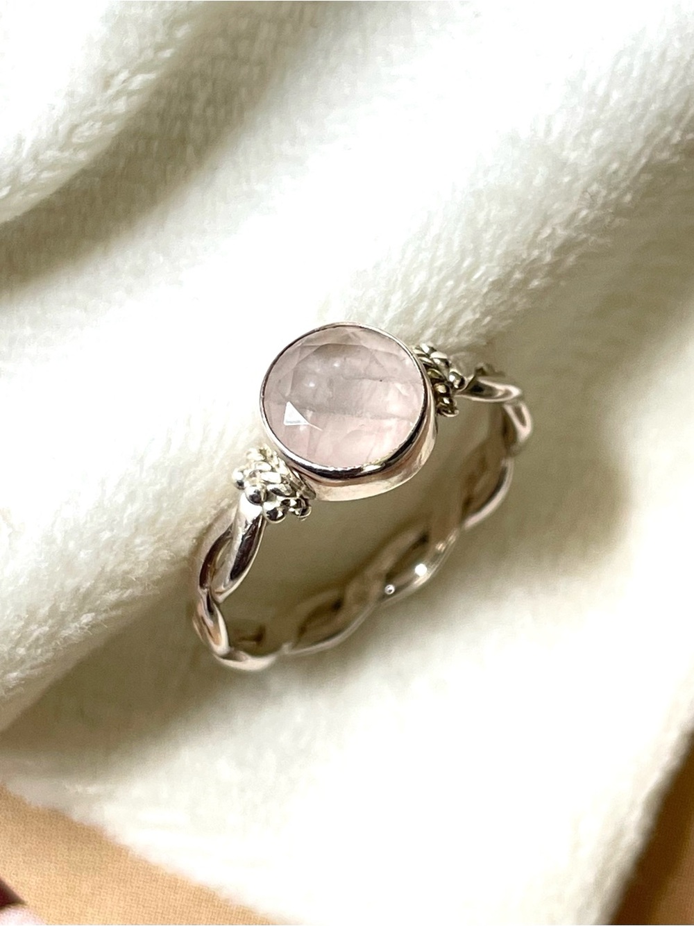 Beautiful 925 Sterling silver natural rose quartz ring US: 7